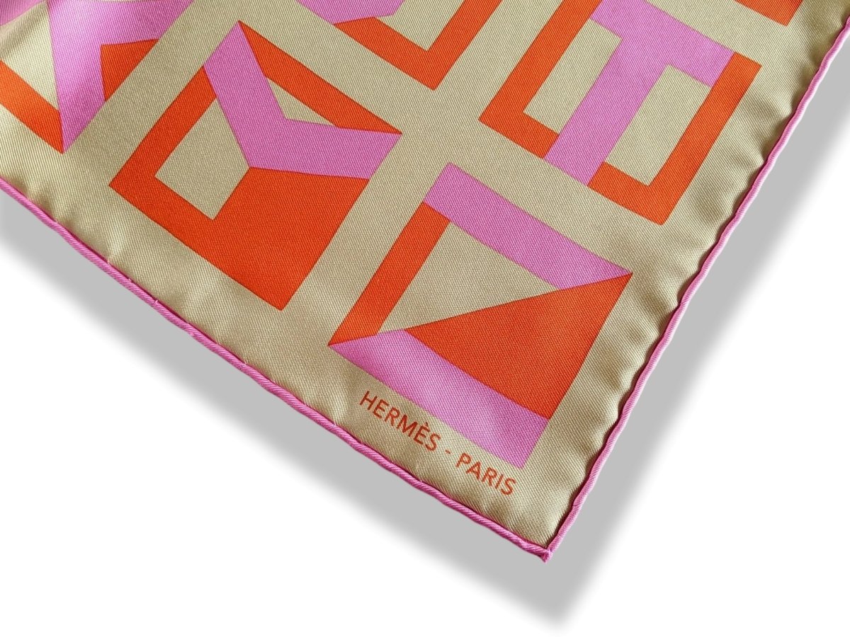 Hermes Or/Rose/Orange LETTRES AU CARRE Twill Gavroche 42cm, Mint! - poupishop