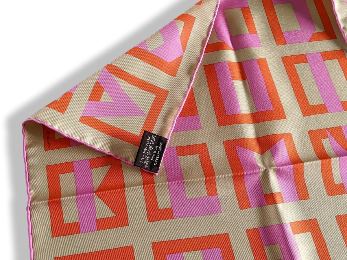 Hermes Or/Rose/Orange LETTRES AU CARRE Twill Gavroche 42cm, Mint! - poupishop