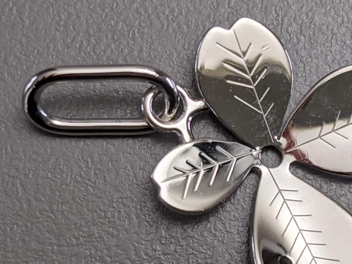 Hermes Palladium Plated CURIOSITE PORTE BONHEUR Clover Charm, New! - poupishop