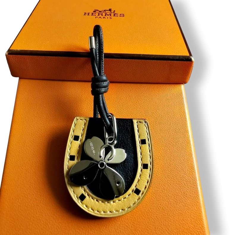Hermes Palladium Plated CURIOSITE PORTE BONHEUR Clover Charm, New! - poupishop