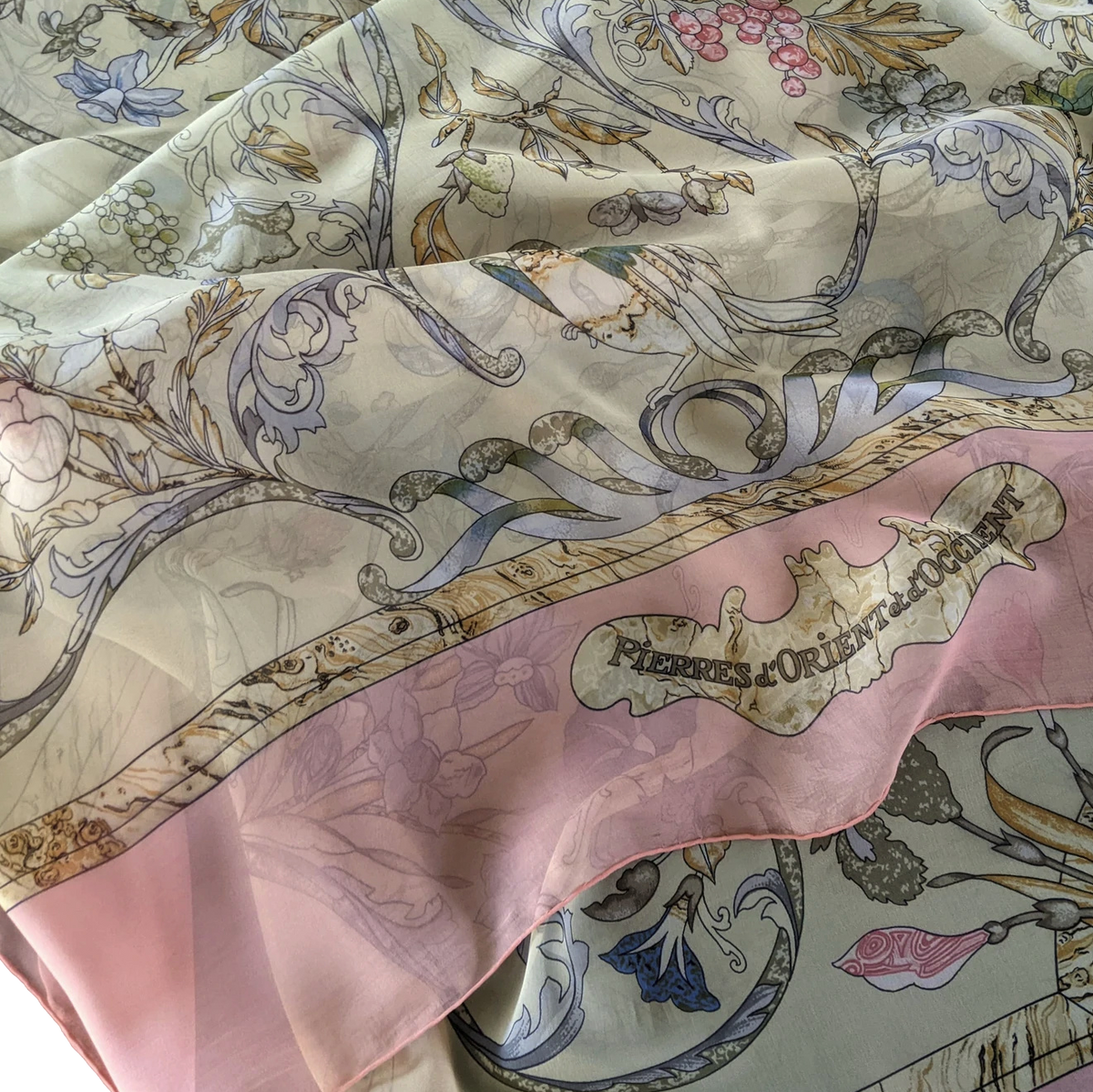 Hermes 1998 Rose/Paille "Pierres d'Orient et d'Occident" by Zoe Pauwels Mousseline 140