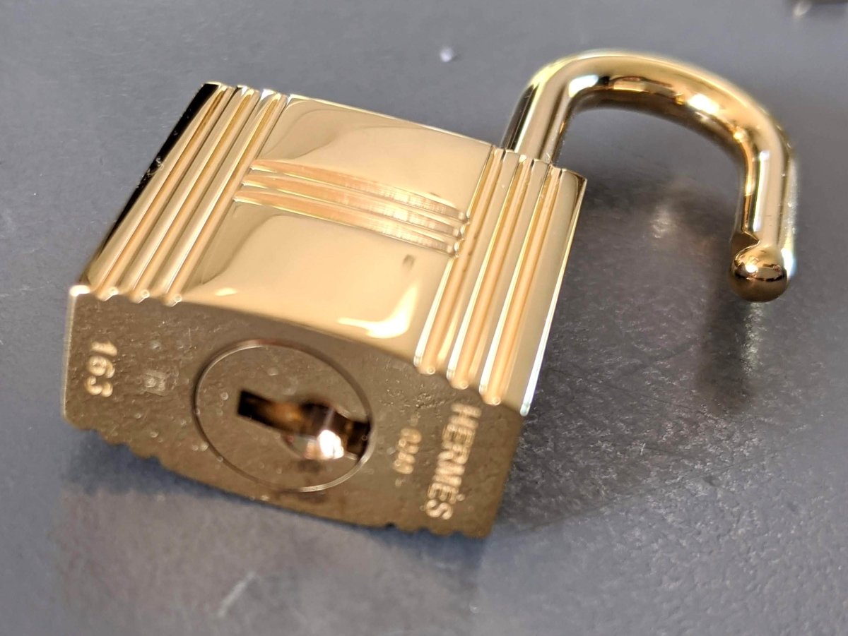 Hermes Plated Gold CADENAS Key Lock 2 KEYS Nr 163 for Birkin Kelly, New and Perfect in Pochette! - poupishop