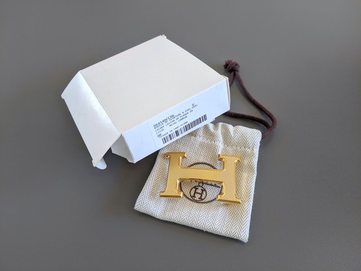Hermes Plated Gold Guillochee Buckle H 32mm, New in Pochette and White Box! - poupishop