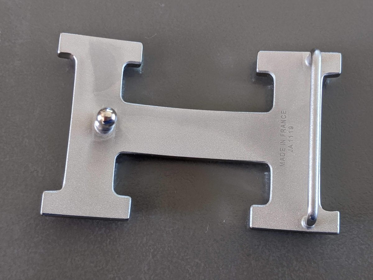 Hermes Plated Silver and Palladium Brushed Buckle H 32mm, New with darker marks on its back. - poupishop