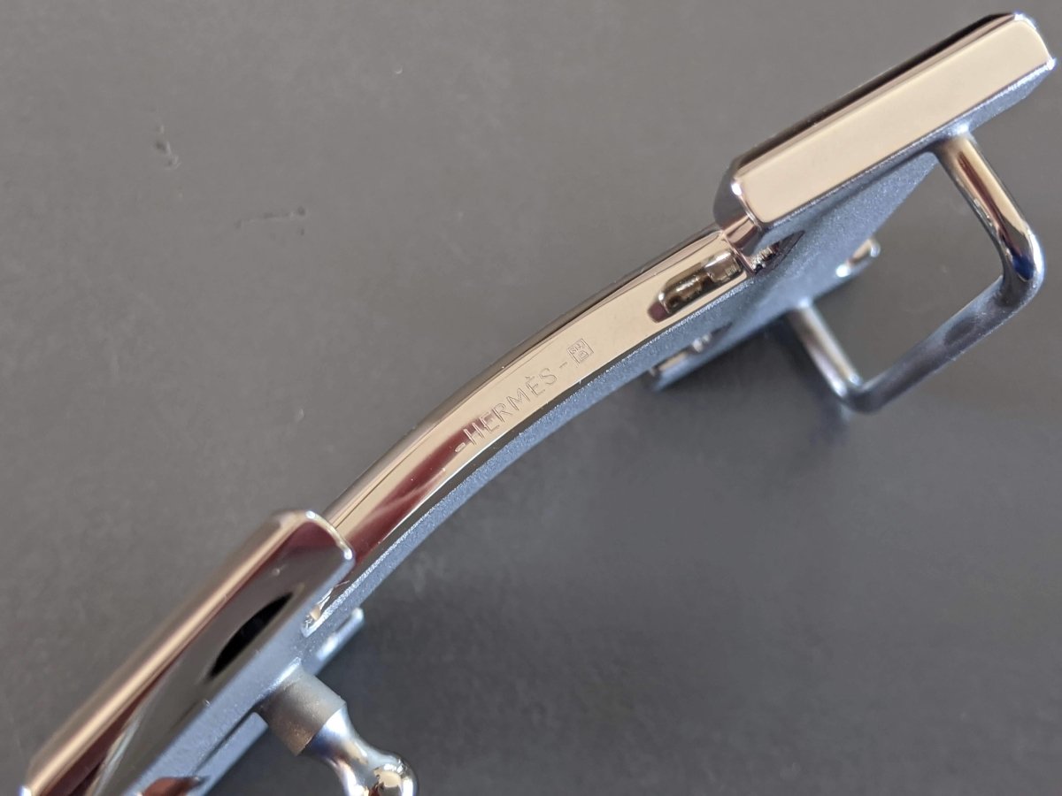 Hermes Plated Silver and Palladium Brushed Buckle H 32mm, New with darker marks on its back. - poupishop