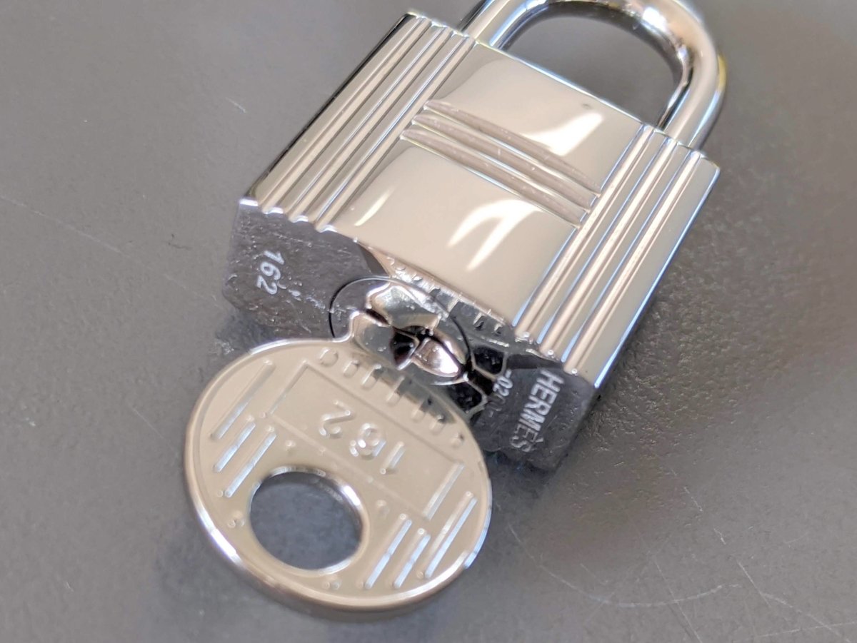 Hermes Plated Silver and Palladium CADENAS Key Lock 2 KEYS Nr 162 for Birkin Kelly, New and Perfect in Pochette! - poupishop