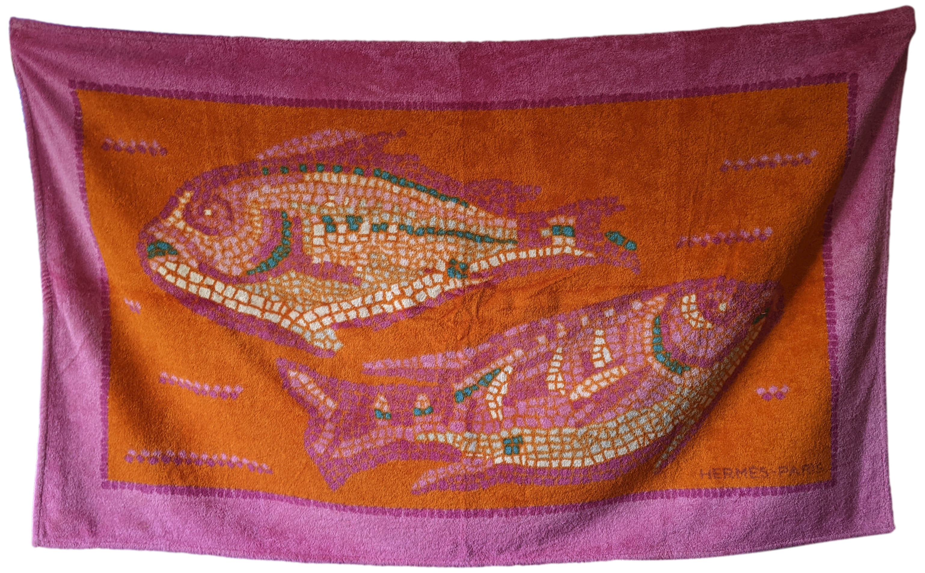 Produits Hermes Vintage Framboise/Orange "Poissons Mosaiques" Tapis de Plage Terry Beach Towel GM 90 x 150 cm