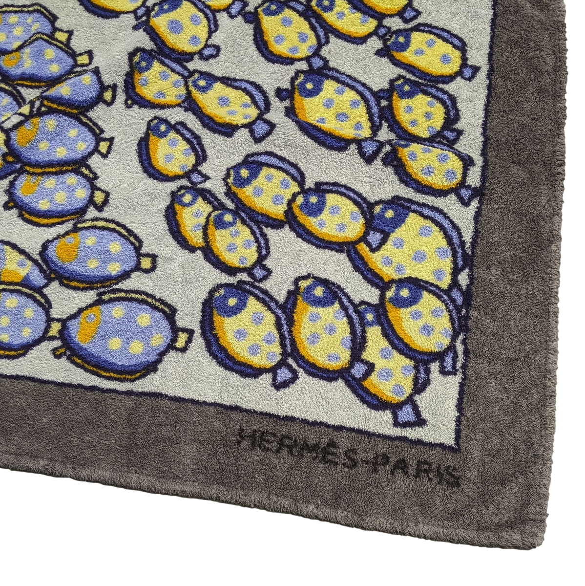 Hermes Vintage Gris/Bleu/Jaune Cotton Terry "Rencontre Oceane" Fish Beach Towel 90 x 150 cm