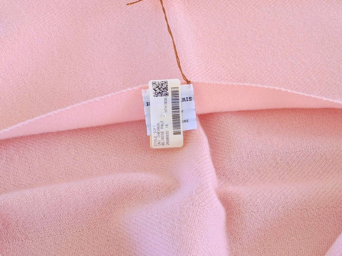 Hermes Rose Pale ETOLE CACHEMIRE SOFT Fringed Stole 100% Cashmere 72 x 220 cm, BNWT - poupishop