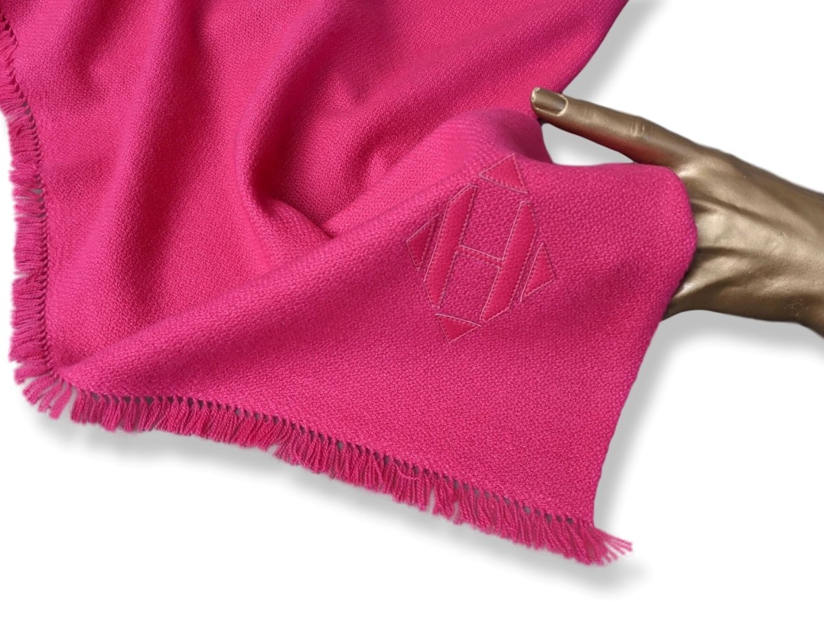 Hermes Rose Vif Fringed 100% Cashmere ETOLE CRAFT Muffler Hand Woven in Nepal 75 x 200 cm, BNWT! - poupishop