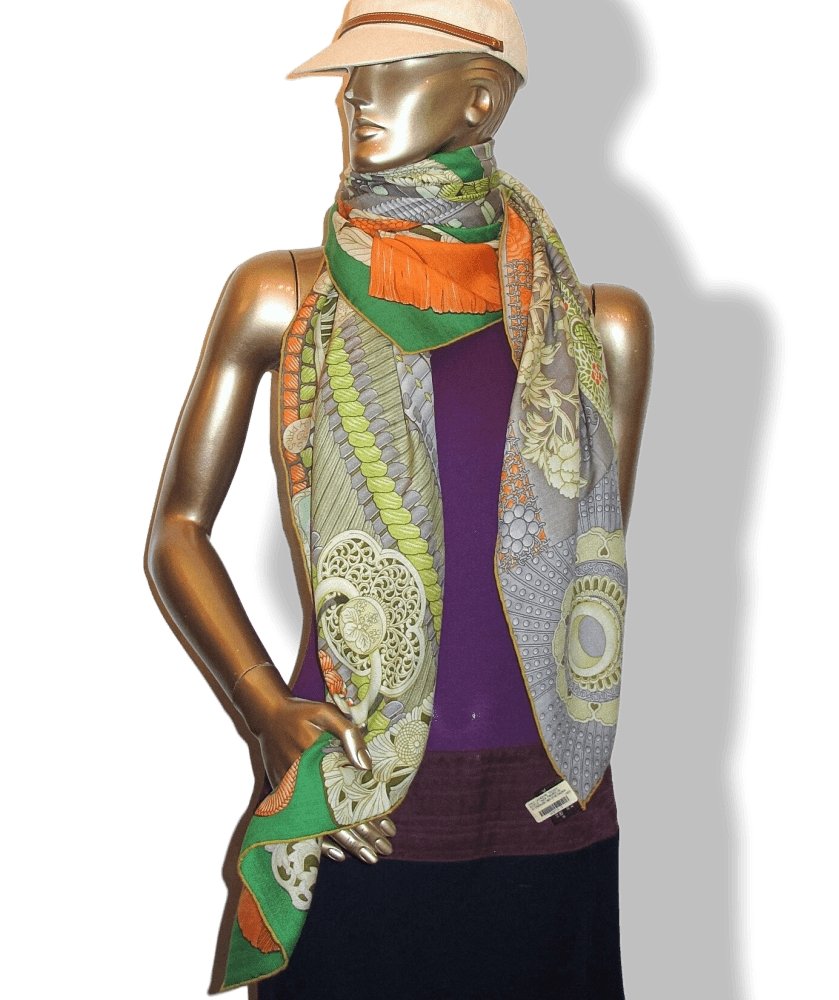 Hermes [S03] Emerald Salmon Absinthe PARURES DE SAMOURAIS Cashmere Shawl 140 CM, BNWTIB! - poupishop