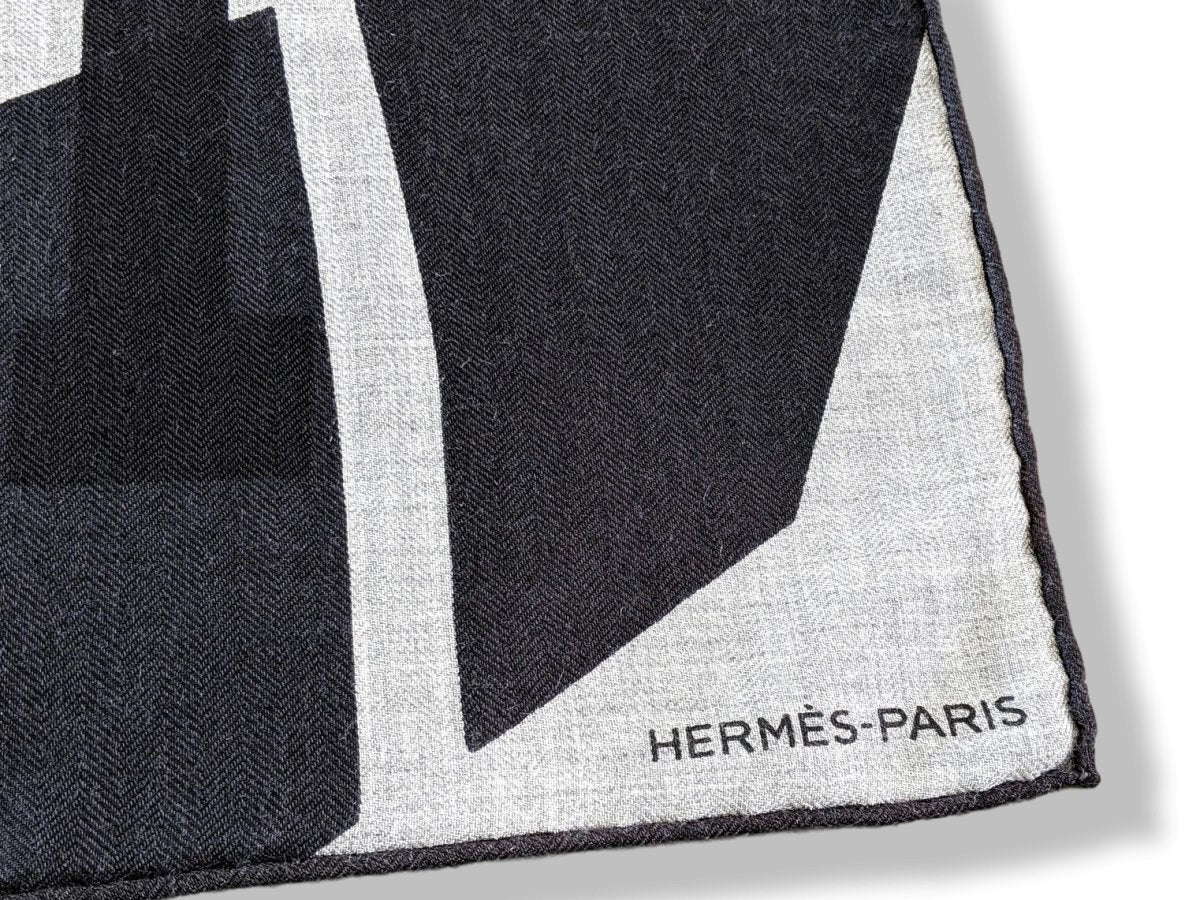 Hermes [S13] 2019 Dark Grey Chine, Navy IMPRIMEUR FOU LIQUID PUZZLE by Cyrille Diatkine/Joachim Metz Cashmere Shawl 140, NWTIB! - poupishop