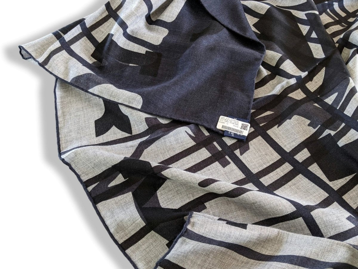Hermes [S13] 2019 Dark Grey Chine, Navy IMPRIMEUR FOU LIQUID PUZZLE by Cyrille Diatkine/Joachim Metz Cashmere Shawl 140, NWTIB! - poupishop