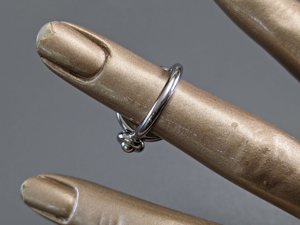 Hermes Shiny Palladium Movable Ring with a Black Poured Glass Stone, New! - poupishop