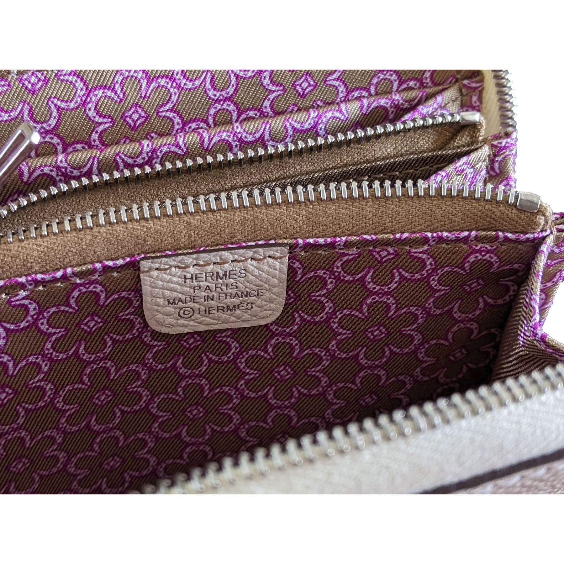 Hermes [L33] Nata/Rose Pourpre Portefeuille "Silk'In Compact" Zipped Wallet