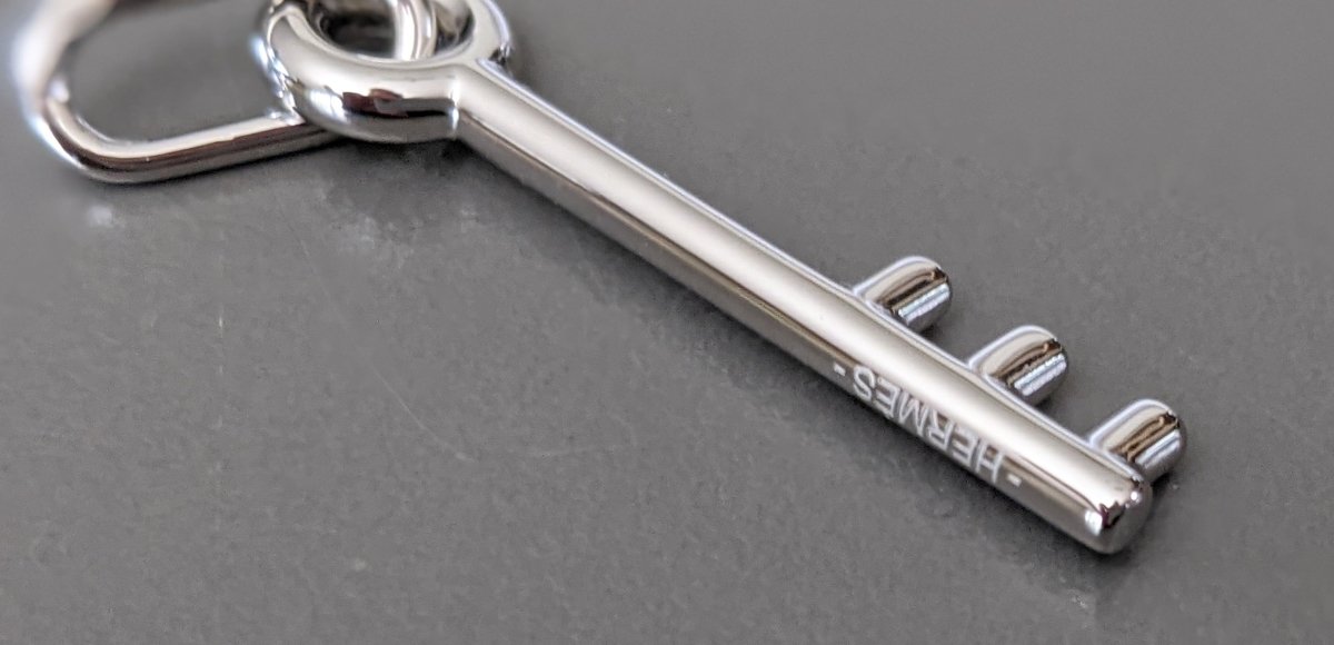 Hermes Single Palladium CLEF CURIOSITE Key Amulette Charm, New! - poupishop