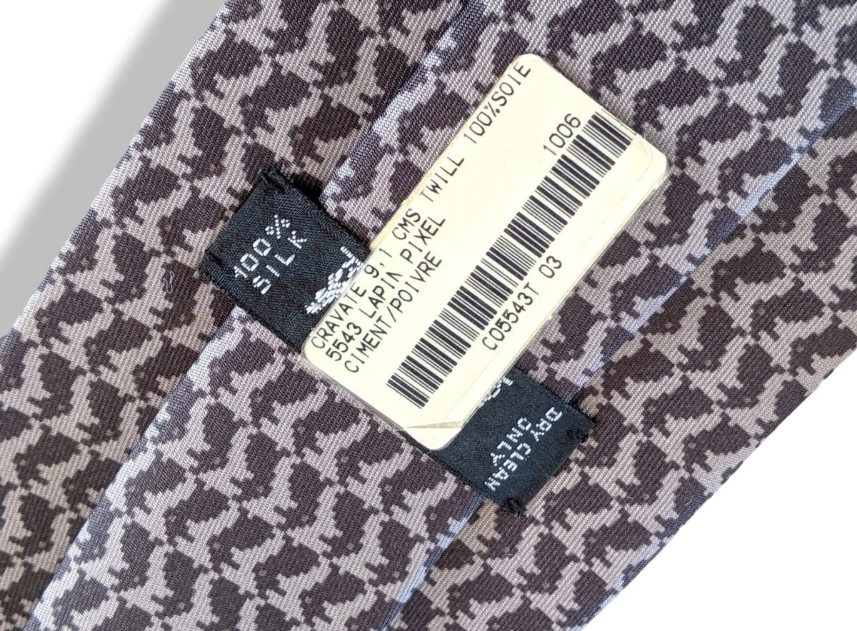 Hermes [T18] Ciment/Poivre LAPINS PIXELS Twill Silk Tie 9,1 cm, BNWT! - poupishop