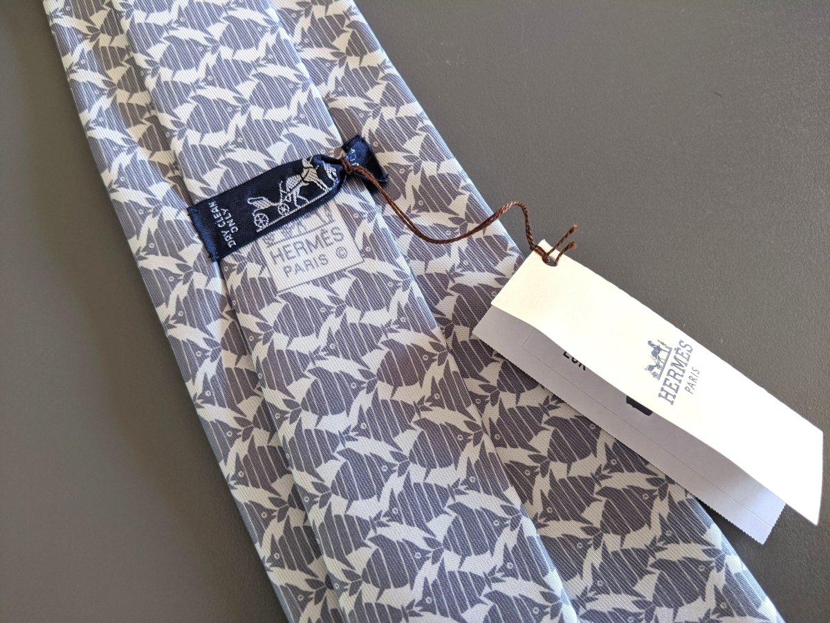 Hermes [T22] Gris Moyen/Blanc FISH Silk Tie 9,1 cm, BNWT! - poupishop