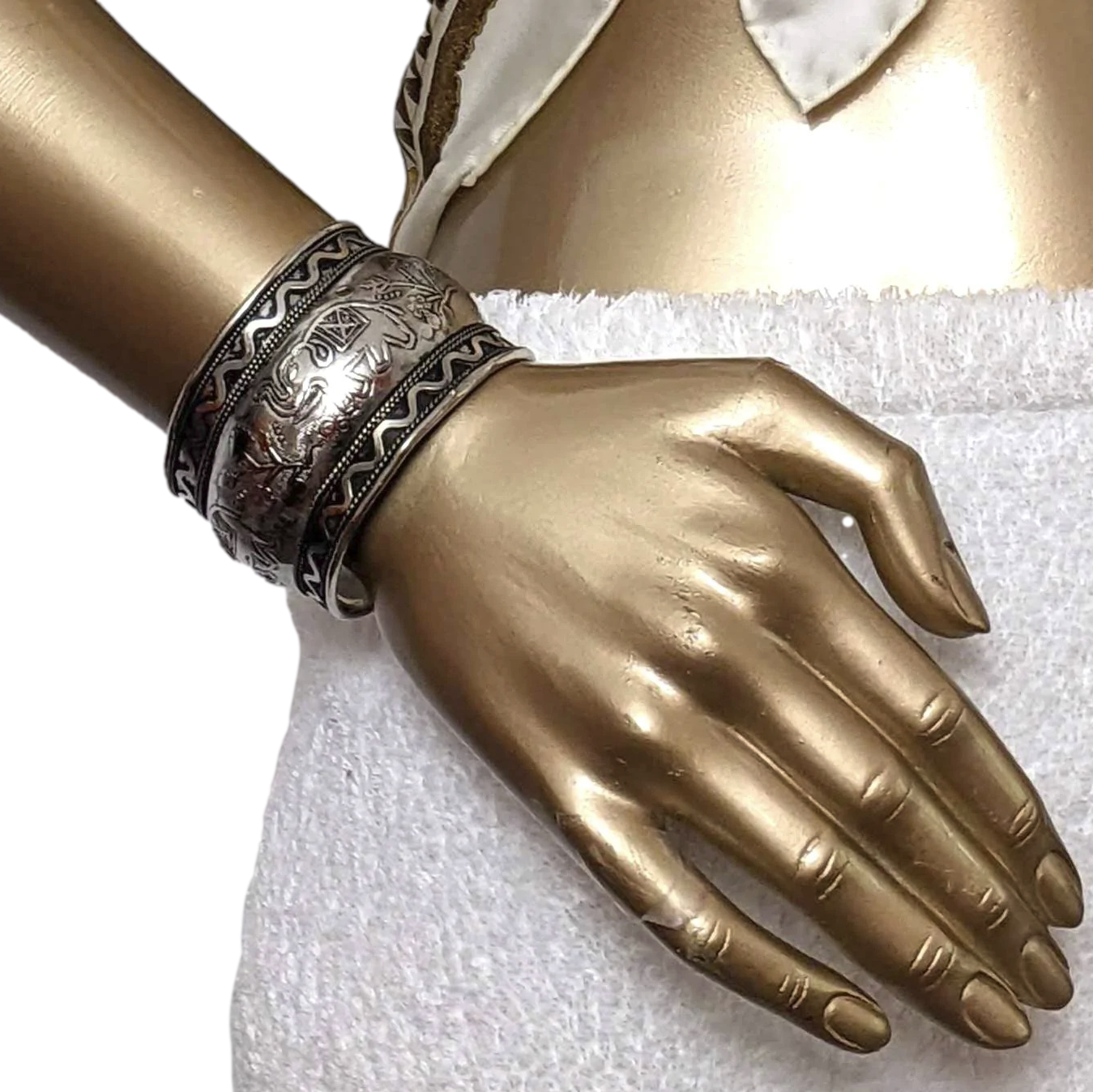 TOUAREG 1950-60s Sterling Silver "Elephants" Cuff Bracelet, Handmade in Niger