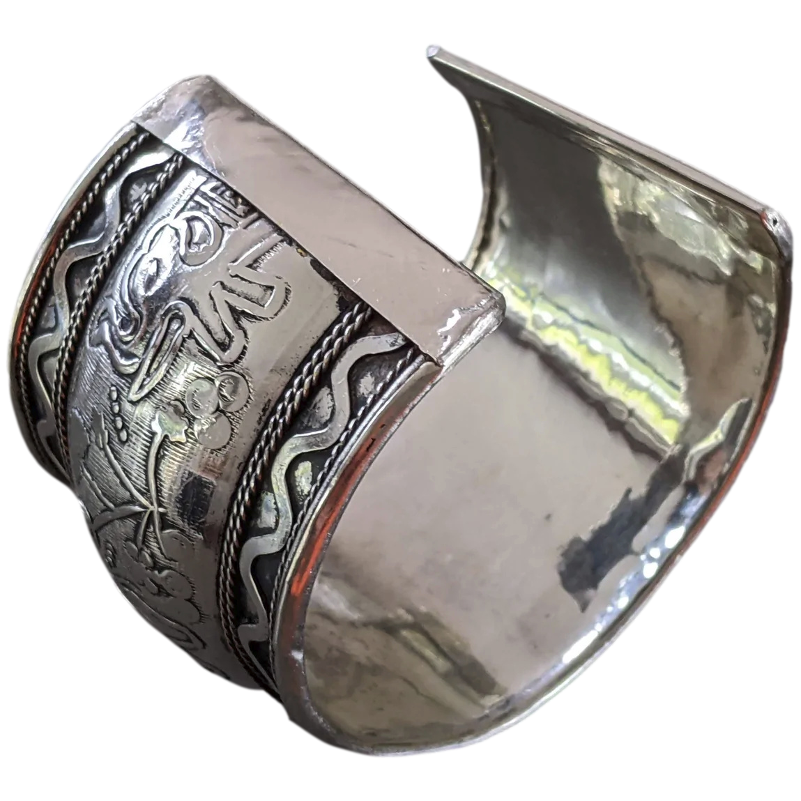 TOUAREG 1950-60s Sterling Silver "Elephants" Cuff Bracelet, Handmade in Niger