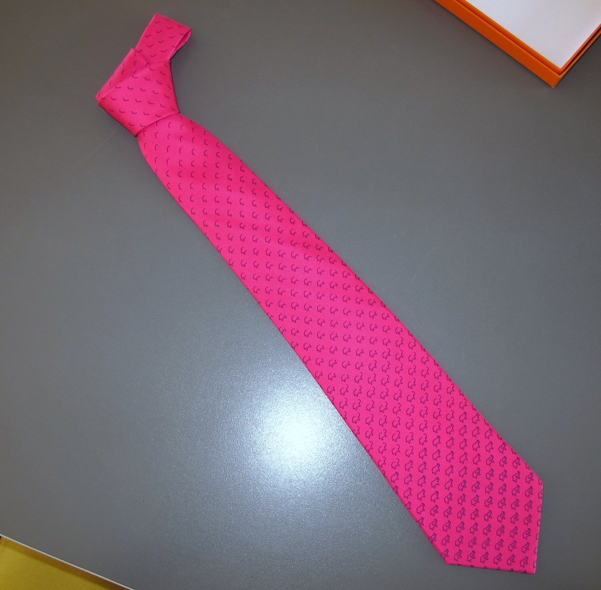 Hermes Vibrant Pink Elephant DESSINE MOI Twill Silk Tie 9cm, NIB! - poupishop