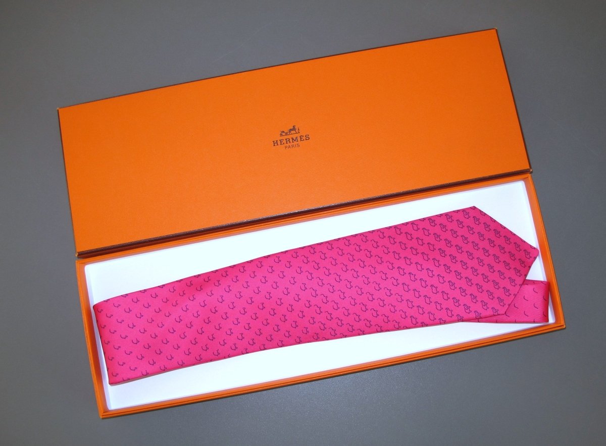 Hermes Vibrant Pink Elephant DESSINE MOI Twill Silk Tie 9cm, NIB! - poupishop