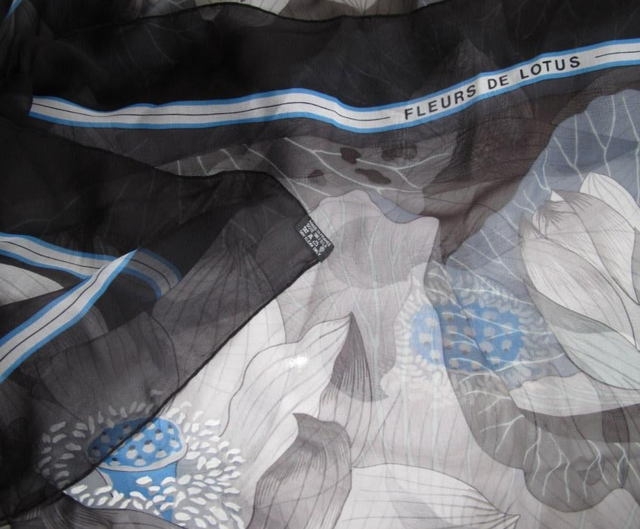 Hermes Vintage Black/White/Blue Fleurs de Lotus Mousseline 140, Rare! - poupishop
