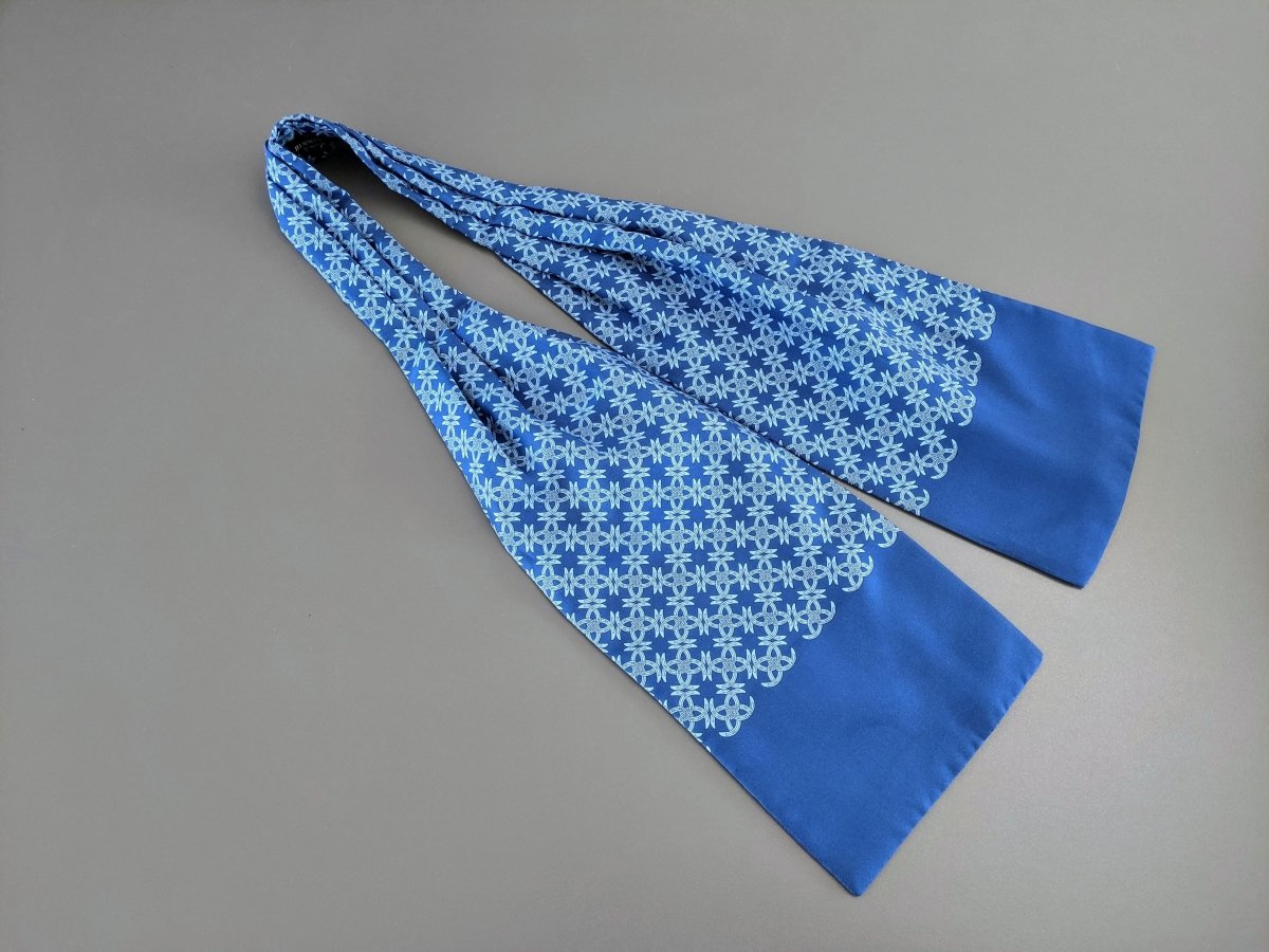 Hermes Vintage Men's Lavalliere Ascot Tie Strirrups in 100% Silk - poupishop