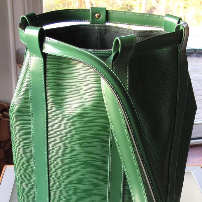 Louis Vuitton 1986 Borneo Green Epi Leather Randonnee Bag GM, New! - poupishop